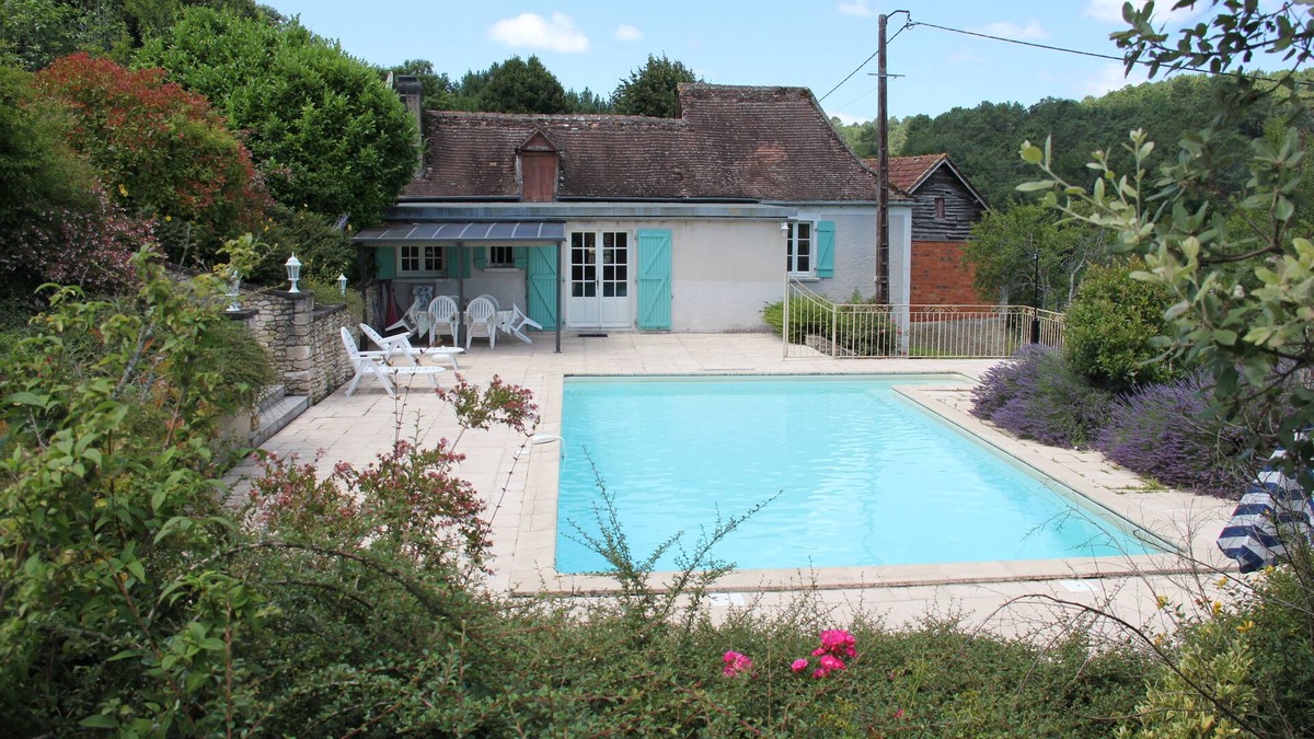Thenon Cottage | Quiet gîte with private swimming pool and fishing pond near Lascaux.