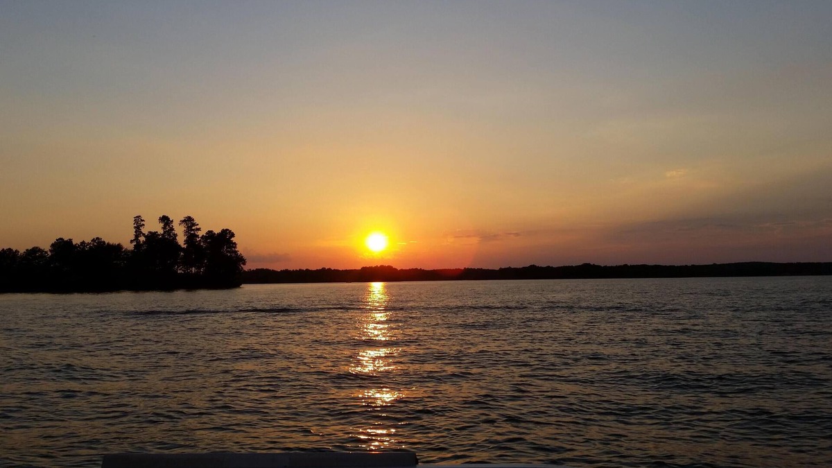 Ridgeway Cottage | Quiet, good fishing, boating and swimming on large private lot