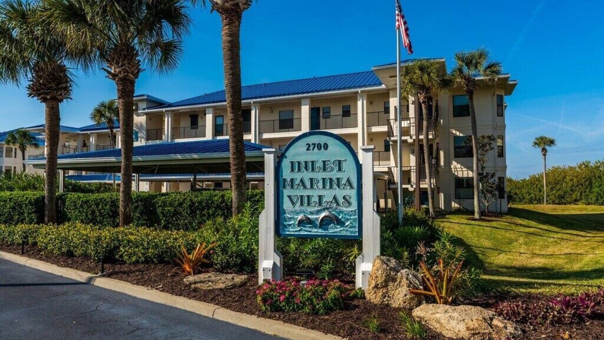 New Smyrna Beach Condo | Quiet ground level condo-minutes from Dunes Park and the beach!