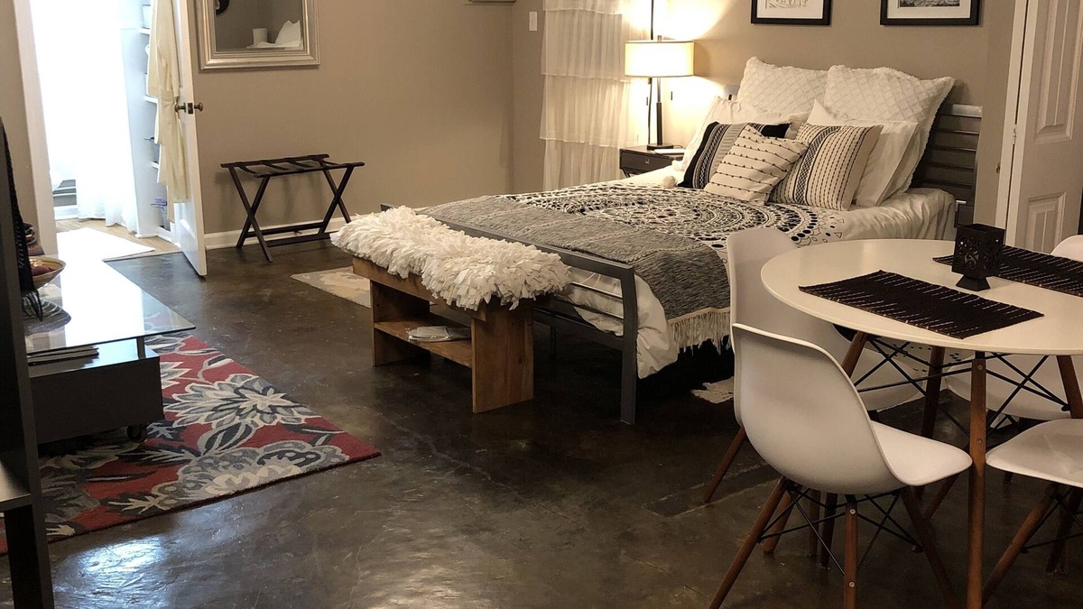 Radnor Cottage | Quiet guest house 4 miles from Broadway. 30 night minimum
