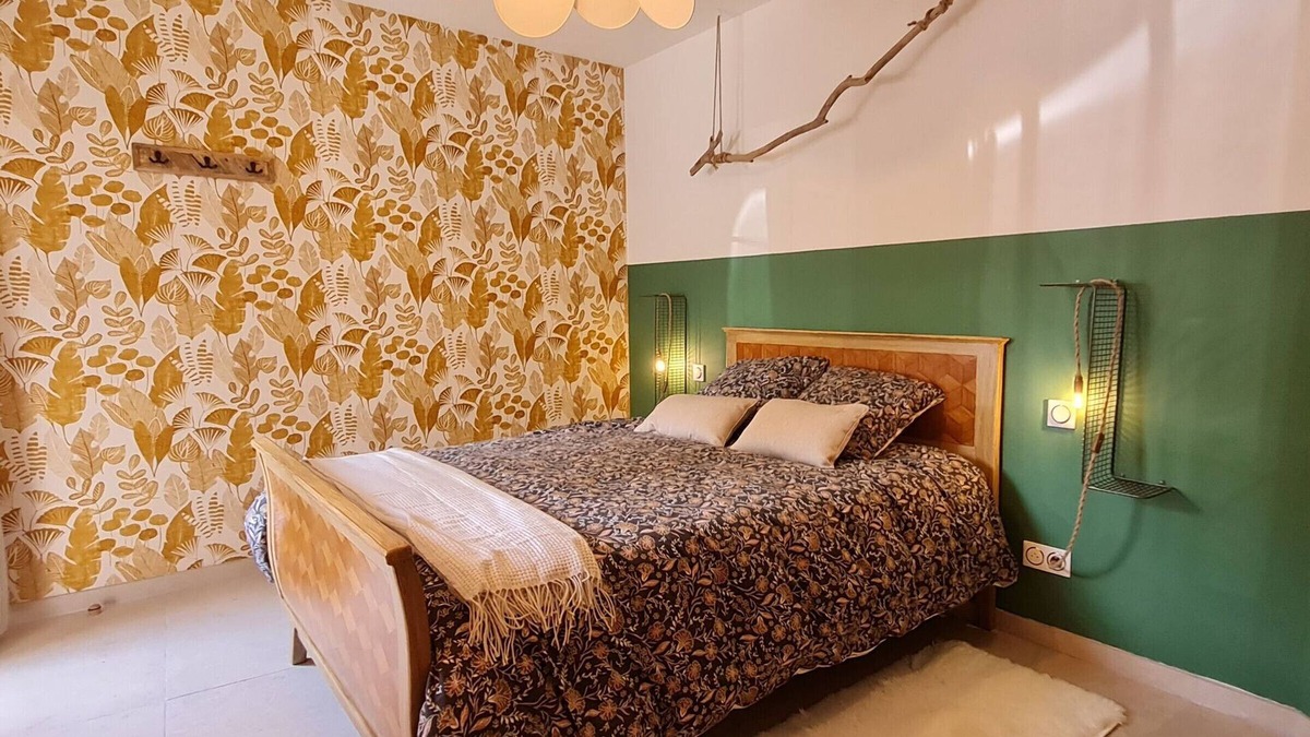 Ormes-et-Ville Bed & Breakfast | Quiet guest room with private entrance and parking in Ormes-et-Ville