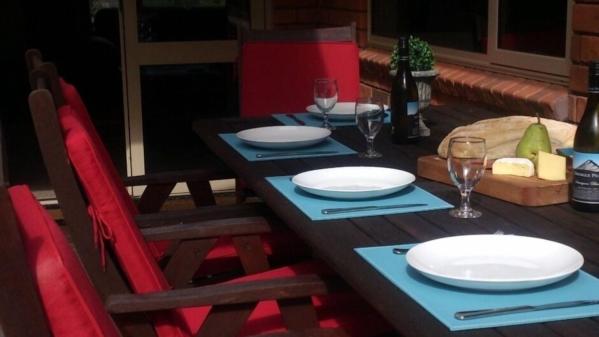 Alexandra House | Quiet hill grove casual luxe