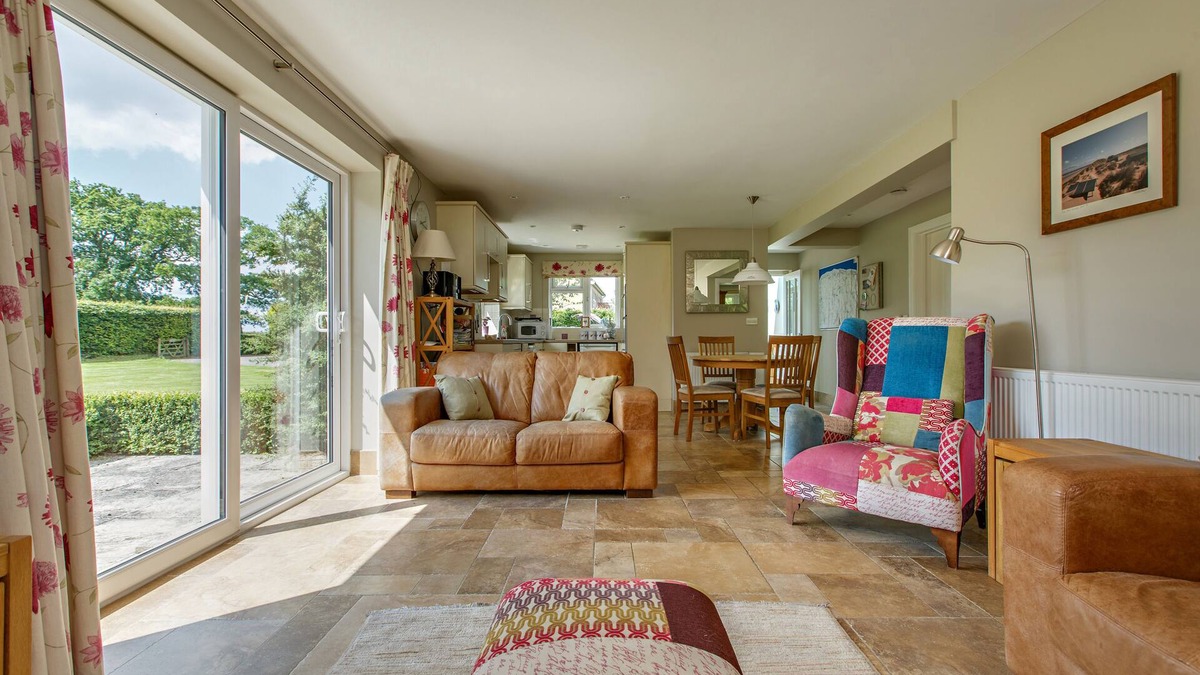 Melton Constable House | Quiet holiday home in beautiful, secluded 3/4 acre garden.