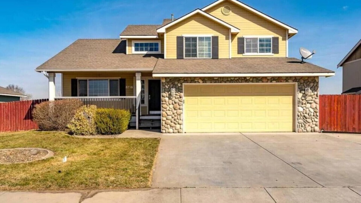 Tri-Cities House | Quiet Home, Fenced Yard, 2 Car Garage 3/2 #8716