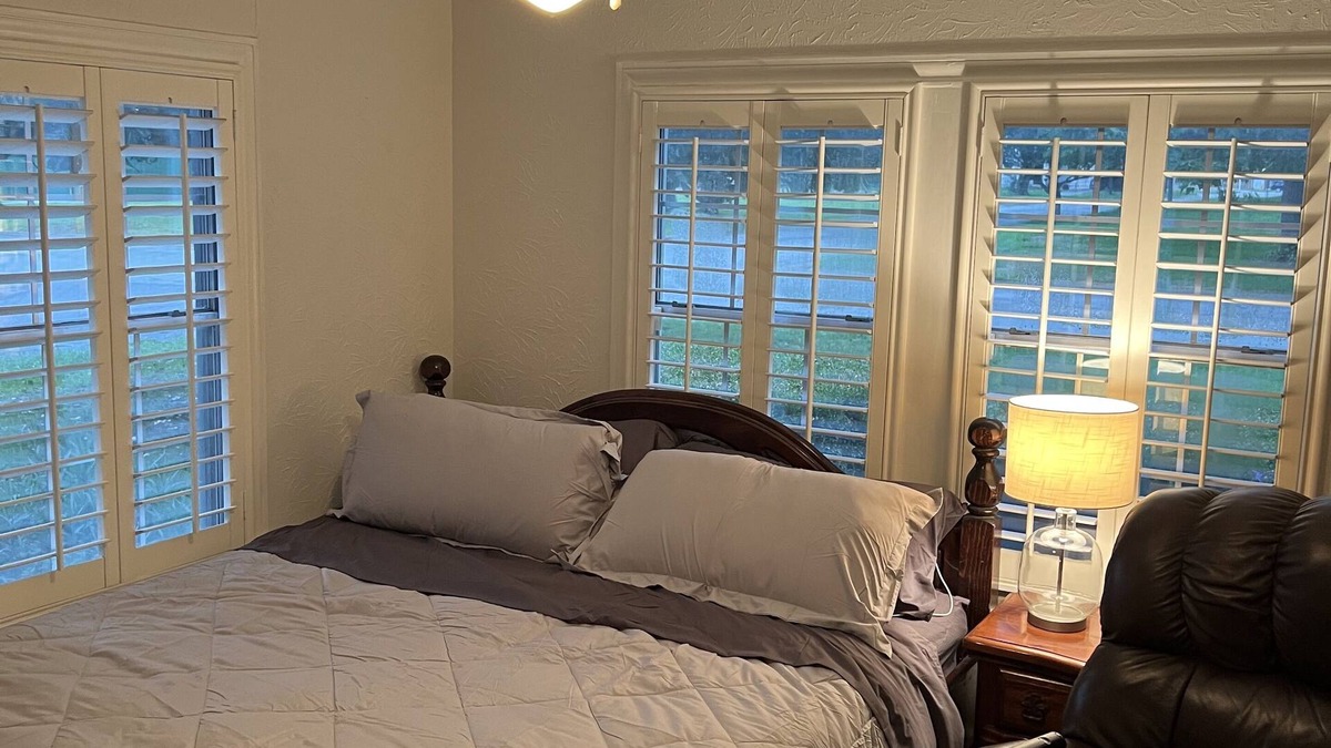 Terrell House | Quiet home in downtown Terrell with a hot tub.