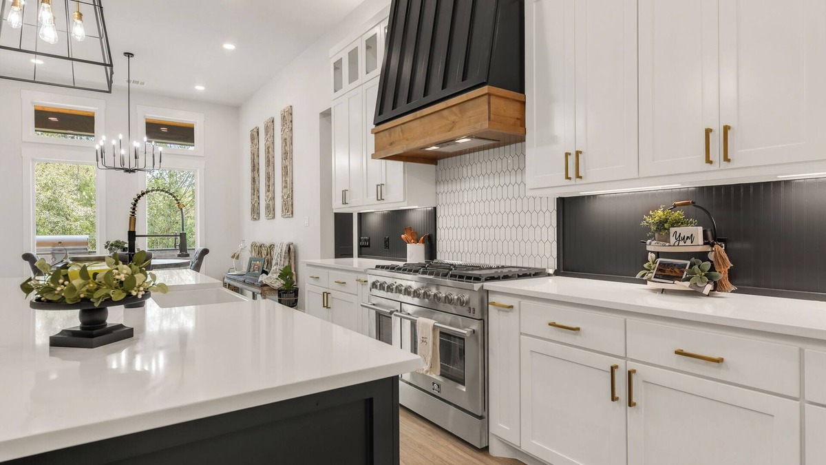 Wellborn House | Quiet home, just outside city limits!