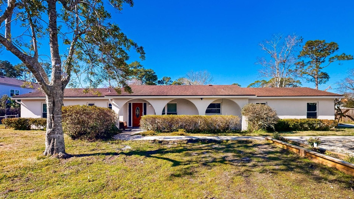 Beach Haven House | Quiet home on a cul-de-sac with screened patio, W/D, & central AC