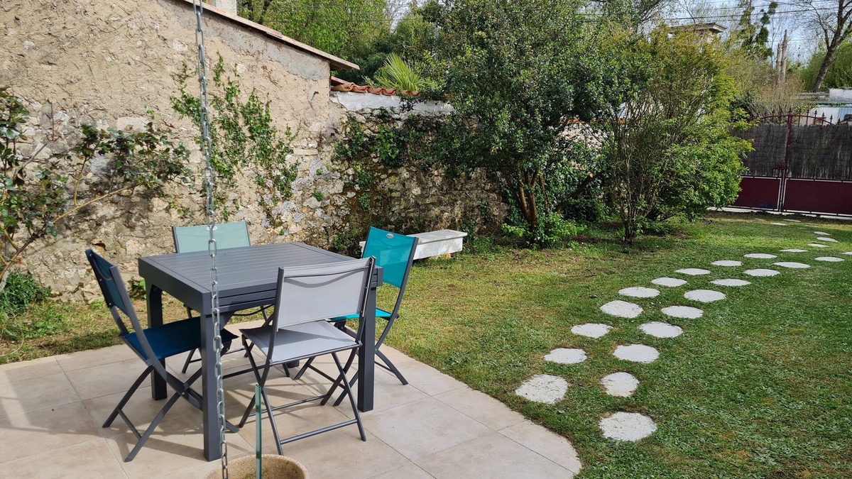 Pons House | Quiet house 90 m² near river