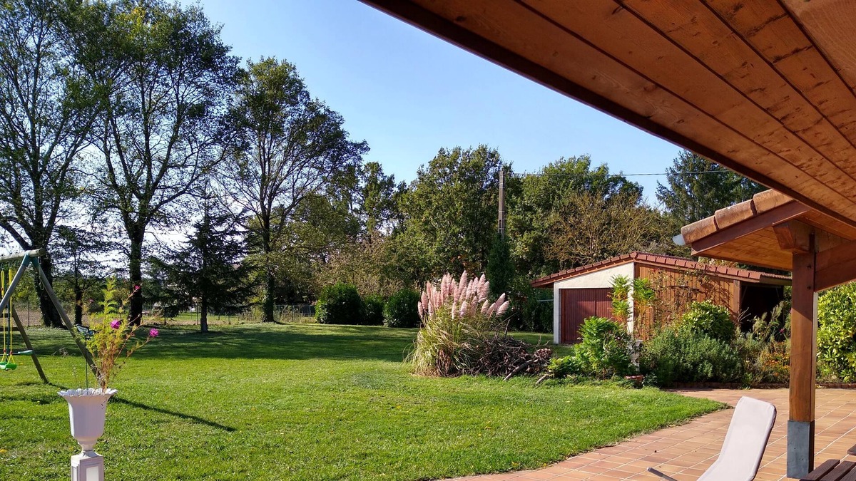 Estrablin House | Quiet house in a green setting Holidays, Telework or Families