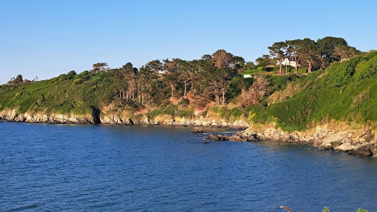 Plouaret House | Quiet house near pink granite coast and hiking trails
