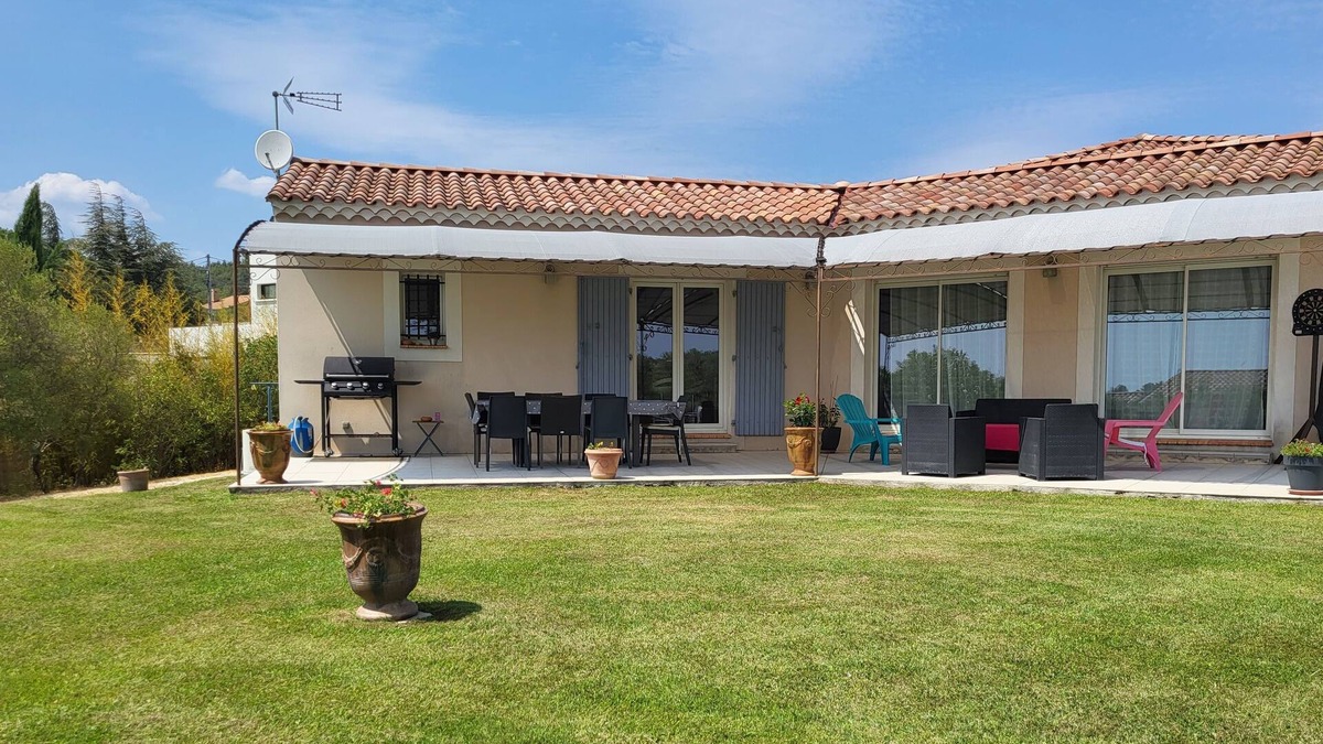 Aramon House | Quiet house with pool near AVIGNON and SAINT REMY DE PROVENCE