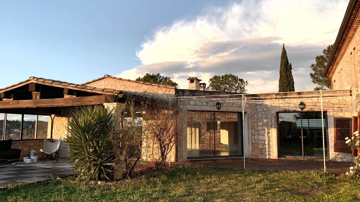 Cadereau House | Quiet house with stunning views.