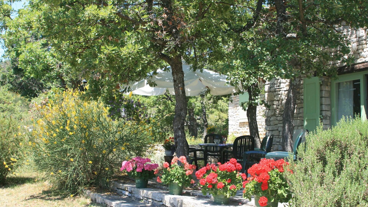 Sainte-Croix-a-Lauze House | Quiet independent house between oaks and lavenders