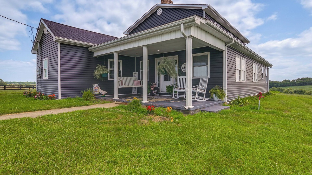 Berry House | Quiet Kentucky Vacation Rental w/Hot Tub