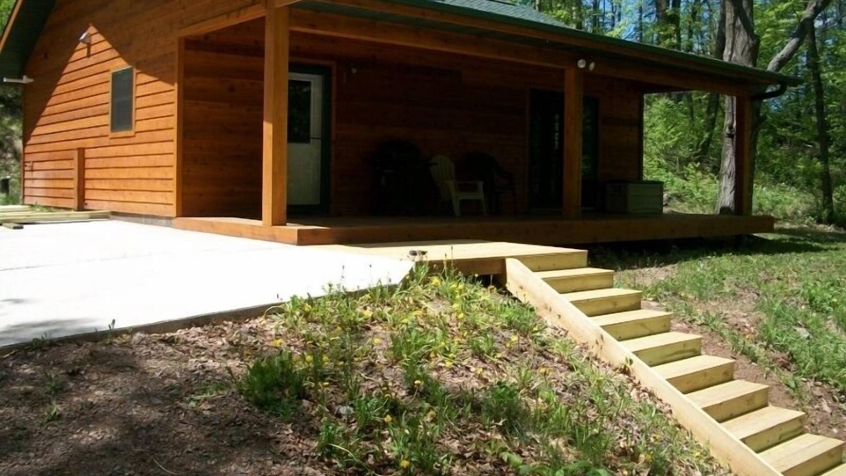 Barronett House | QUIET LAKE HOME RURAL SETTING