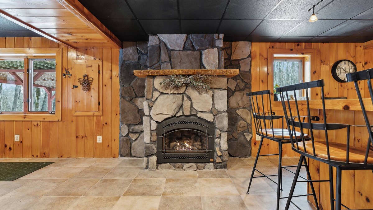 West Poland House | Quiet Lake Retreat In Otisfield