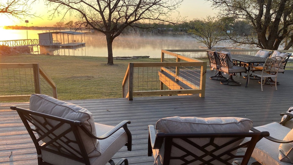 Eastland House | Quiet lakefront home. on Lake Leon, Eastland TX. 90 min to Fort Worth.