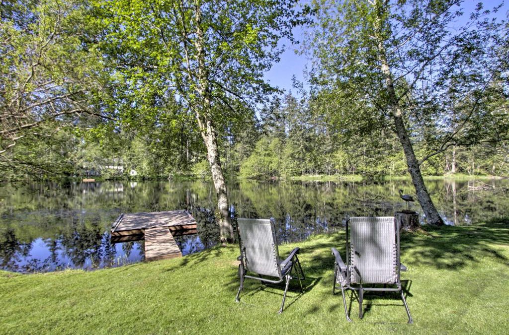 East Olympia House | Quiet Lakefront Olympia Home with Dock on Half Acre