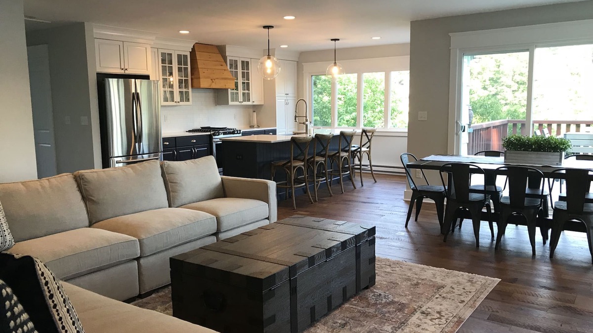 Holmes House | Quiet Lakefront Retreat only 80 minutes from NYC- with Private Dock