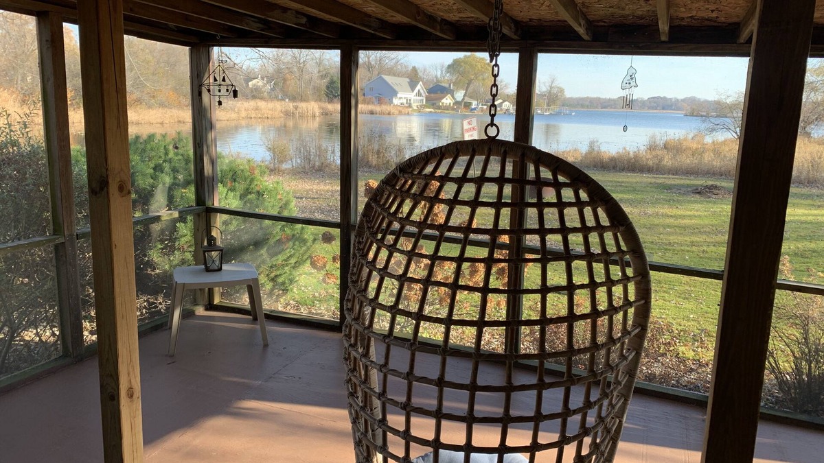 Salem Lakes House | Quiet Lakefront Retreat with Pontoon and Paddle Boat to Rent