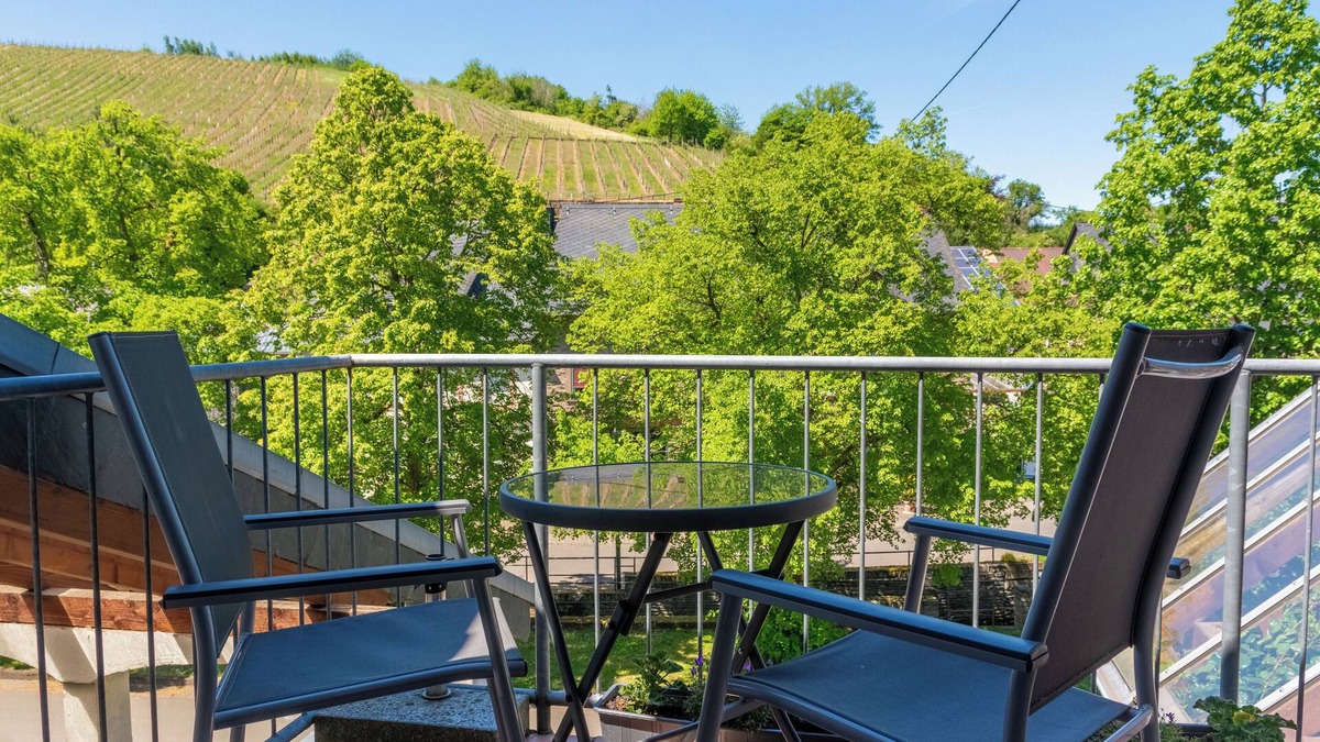 Burgen Apartment | Quiet living at the winegrower's with a view of the vineyards - own restaurant
