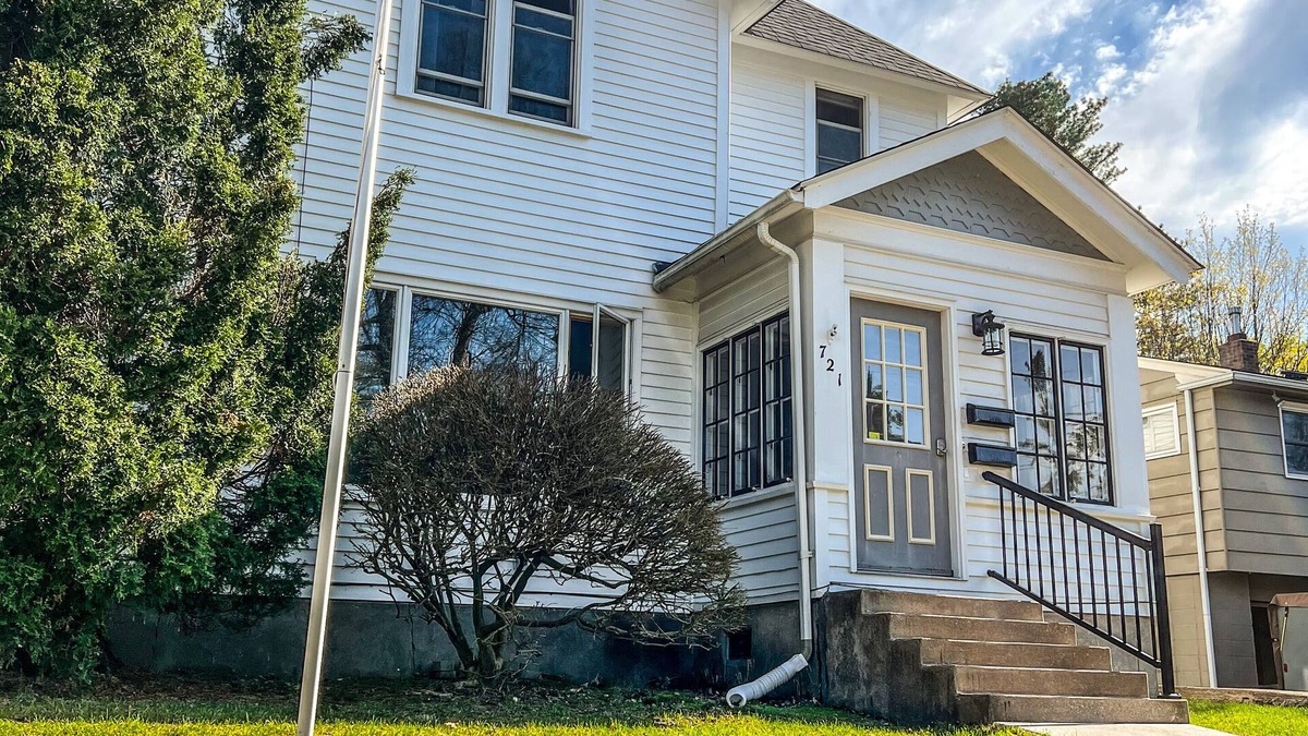 Stillwater House | Quiet Living in the Heart of Stillwater!