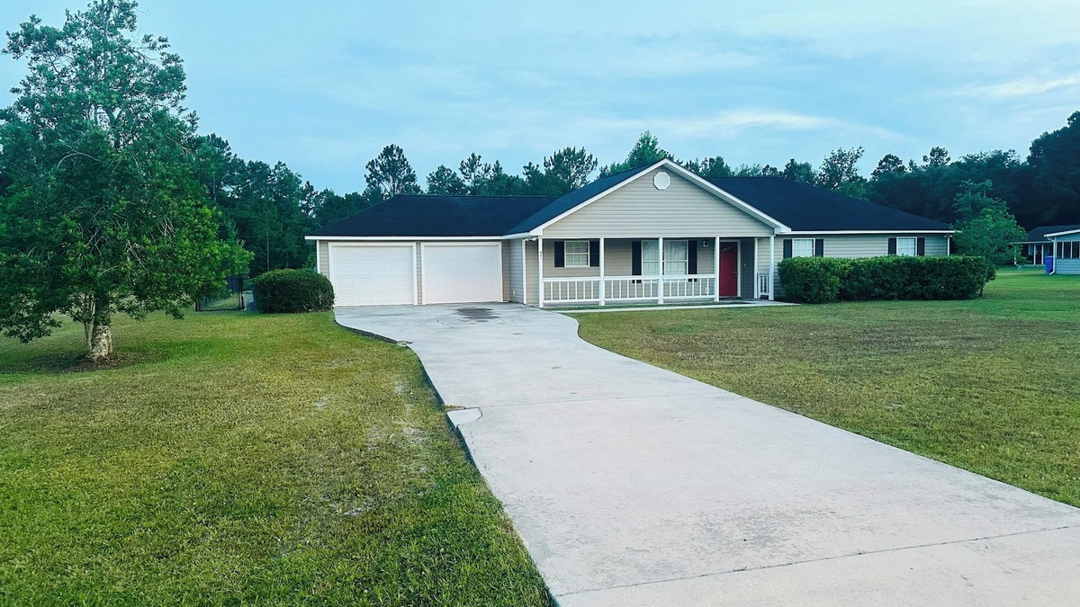 Brunswick House | Quiet Location convenient to I-95 & Beach Causeways! NO FEES!
