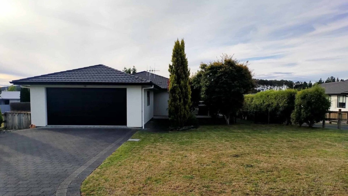 Motuoapa House | Quiet location for a relaxing break. Home away from home!