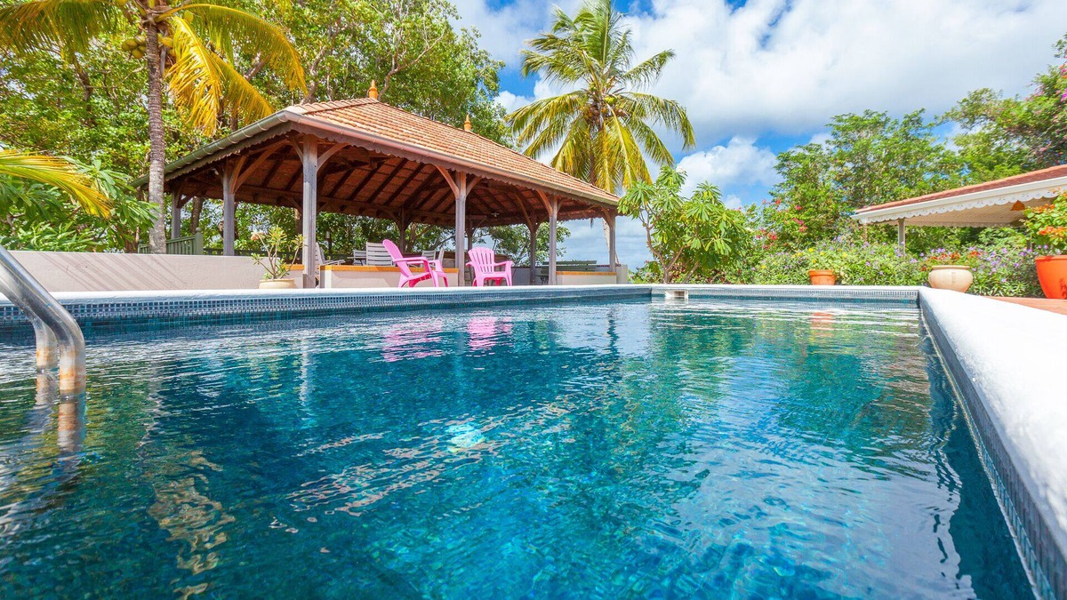 Le Robert House | Quiet lodge overlooking the sea