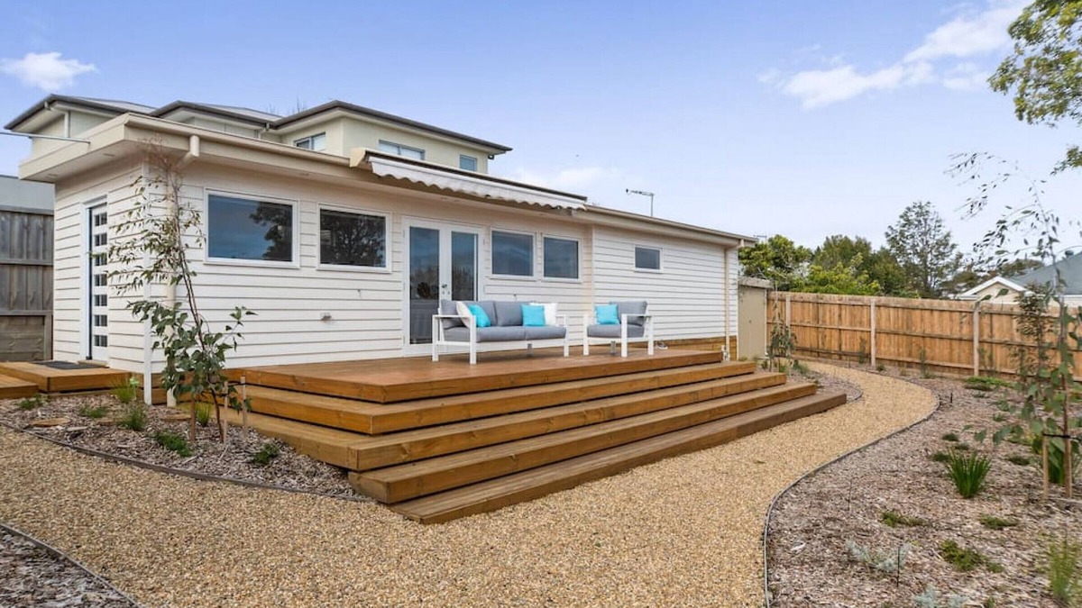 Mornington Apartment | Quiet, luxurious Guest House - Couples Retreat