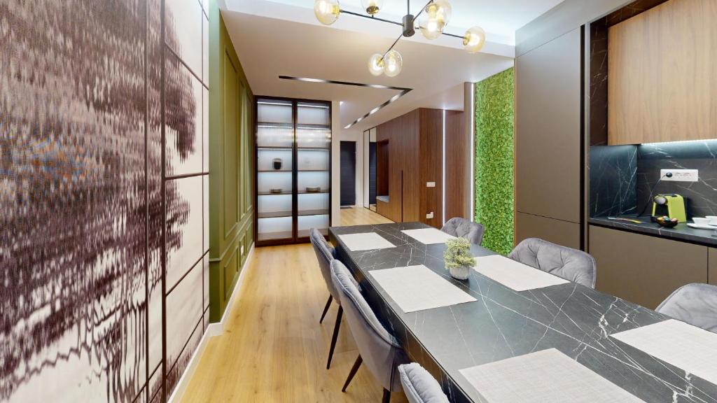 Zalau Apartment | Quiet Luxury Home 1 - home & office