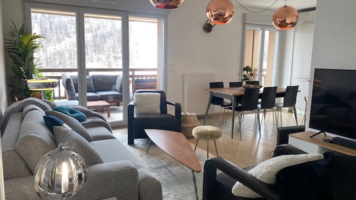 Peone Apartment | Quiet, luxury, south-facing terrace 100m from the slopes