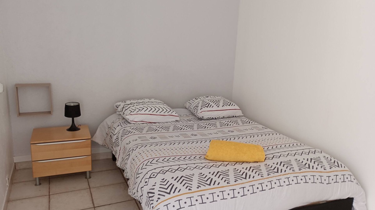 Cergy House | Quiet MARINA room with large terrace