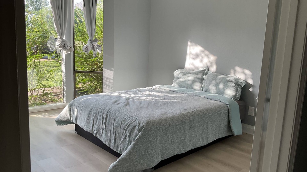 Lakeway Apartment | Quiet master room with private bath
