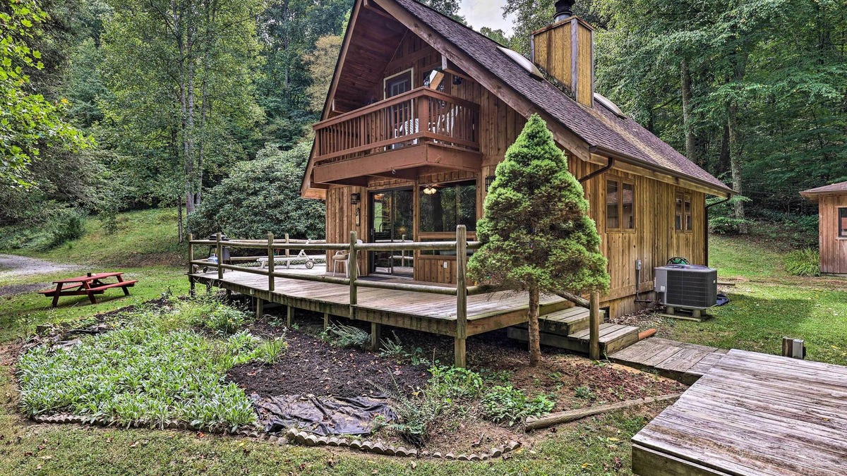 Max Meadows Cabin | Quiet Max Meadows Cabin, 12 Acres of Property