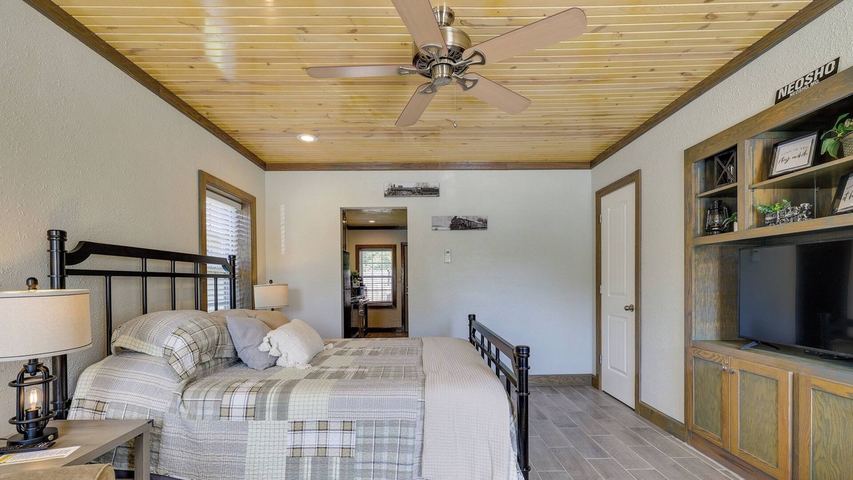 Neosho Apartment | Quiet Missouri Retreat: Walk to Downtown Neosho