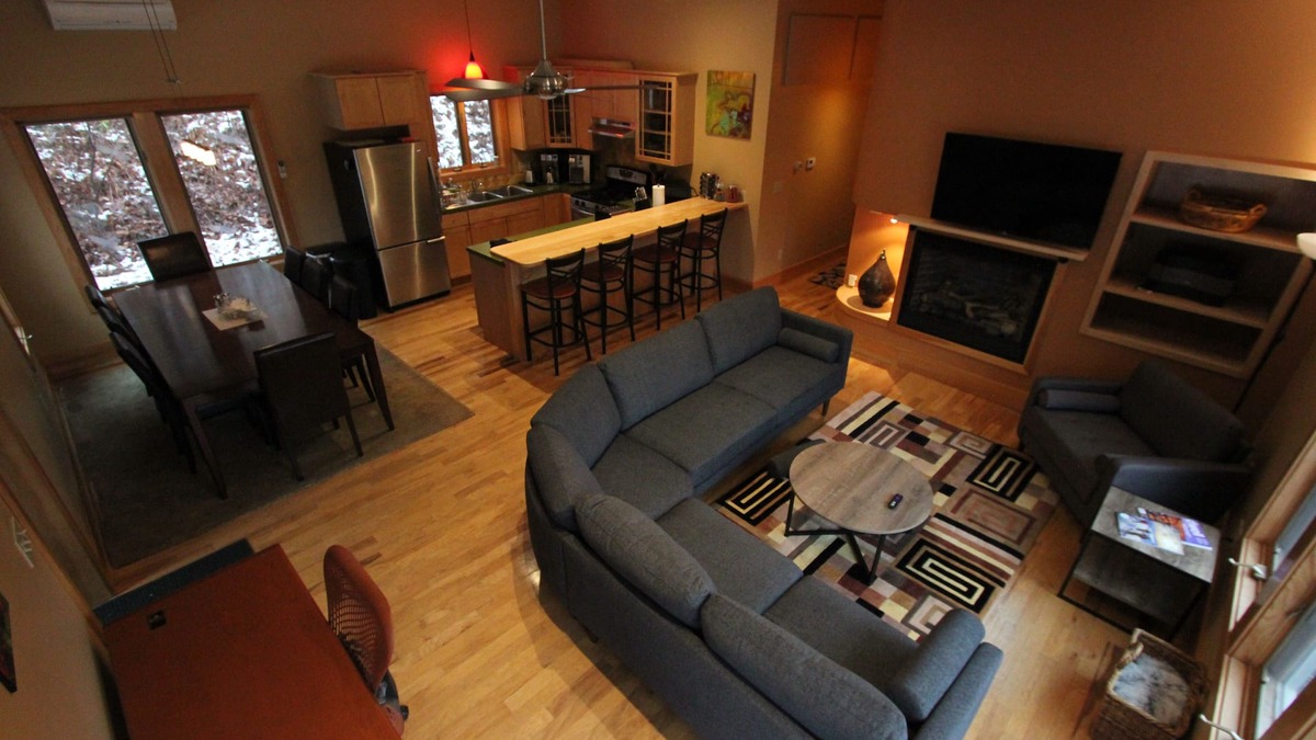 Bridgewater Corners House | Quiet Modern Luxury Home w/ Memory Foam Beds, A/C, FAST WiFi and Full Kitchen