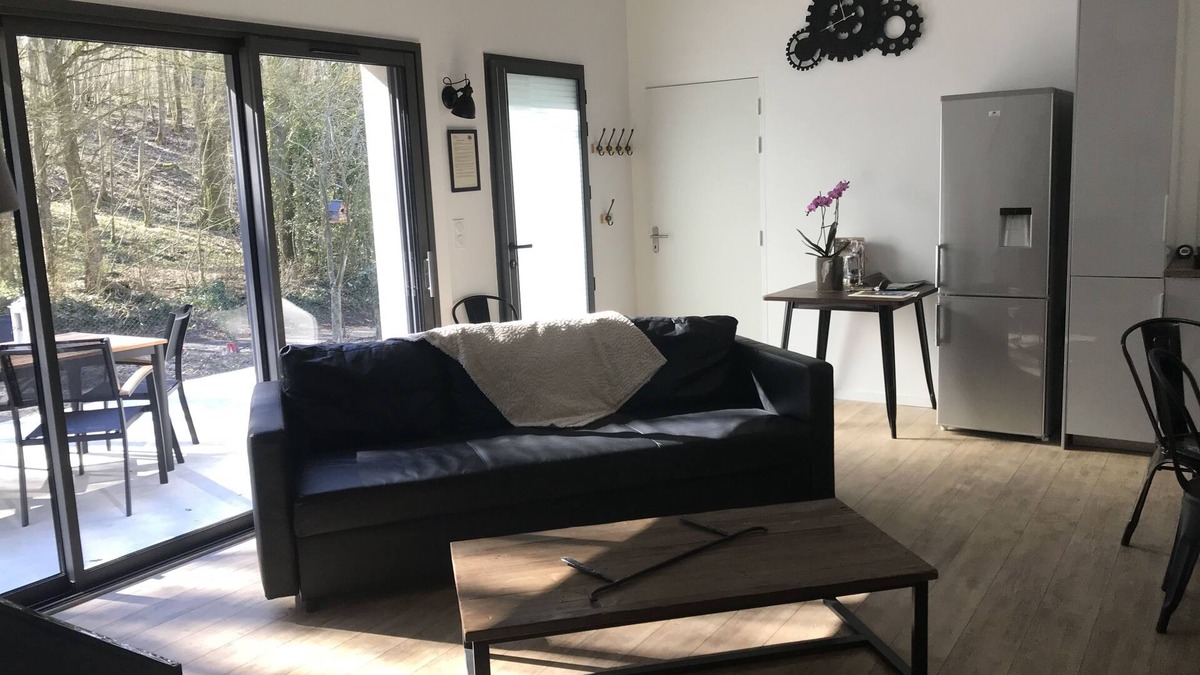 Rochecorbon House | Quiet, modern, spacious cottage.