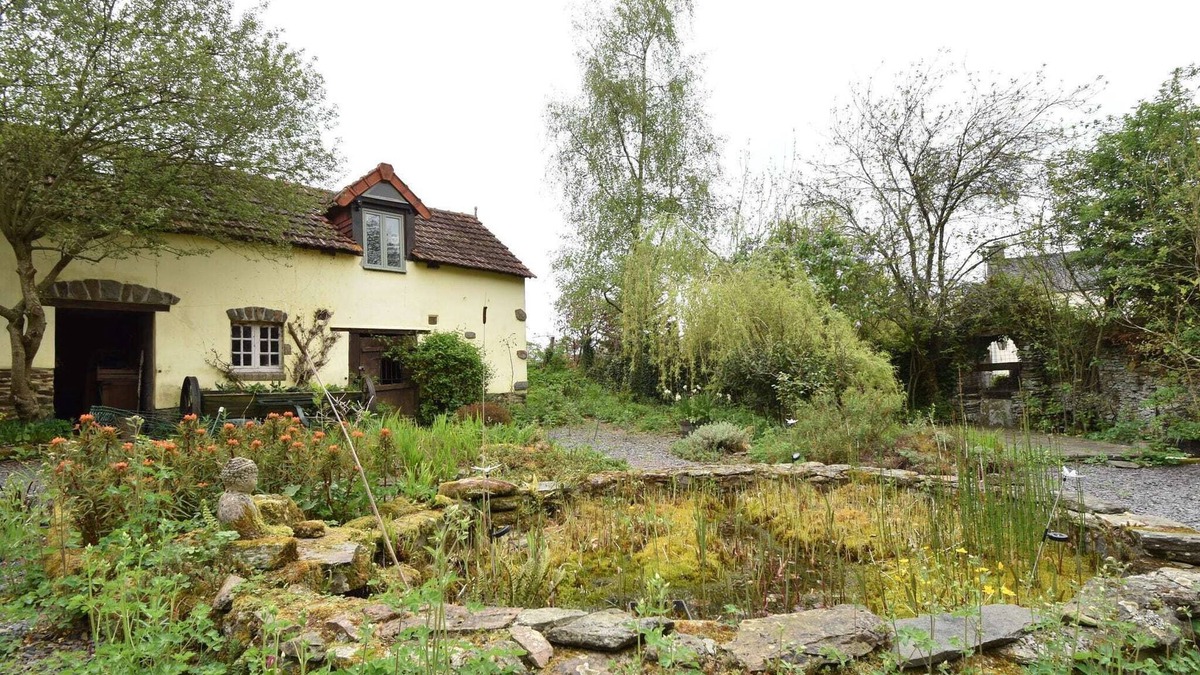 Saint-Clair-sur-l'Elle House | Quiet Normandy Hideaway