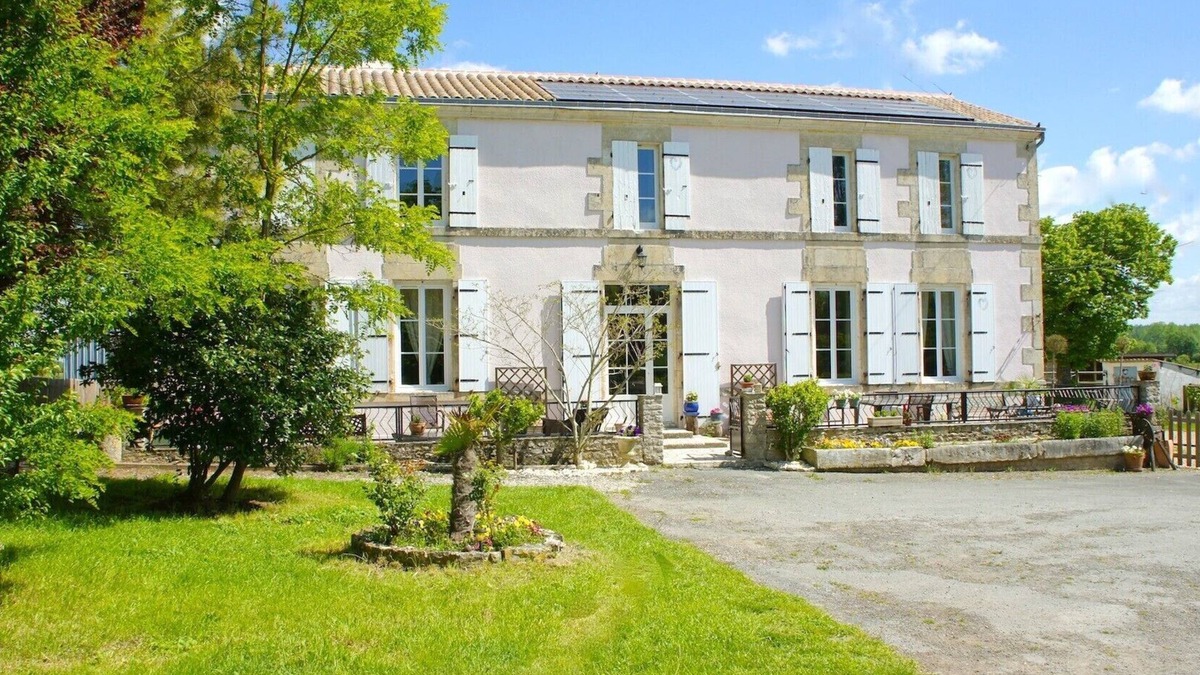 Saint-Saturnin-du-Bois House | Quiet, natural gite between La Rochelle, the Marais Poitevin, Niort and Rochefort