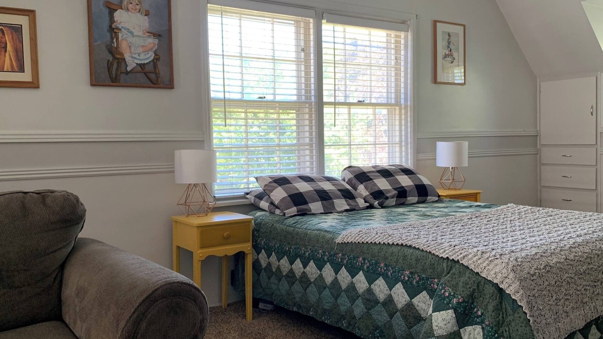 Burley Apartment | Quiet Neighborhood, Second-Floor, Large Rooms, Ample Street Parking