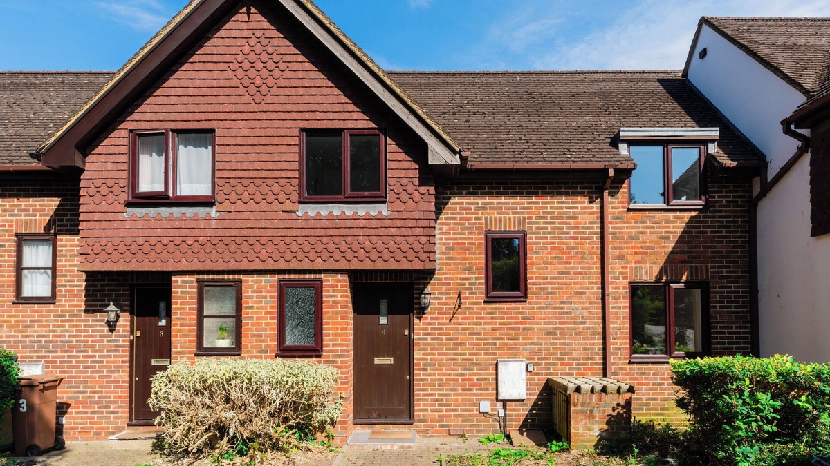 Carshalton Central House | Quiet newly furnished garden house in the heart of Carshalton, South London!