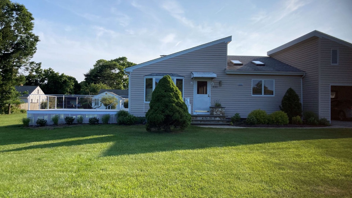 East Marion House | Quiet Oasis Near Greenport and Safe Harbor Marina with Views of Lavendar Farm