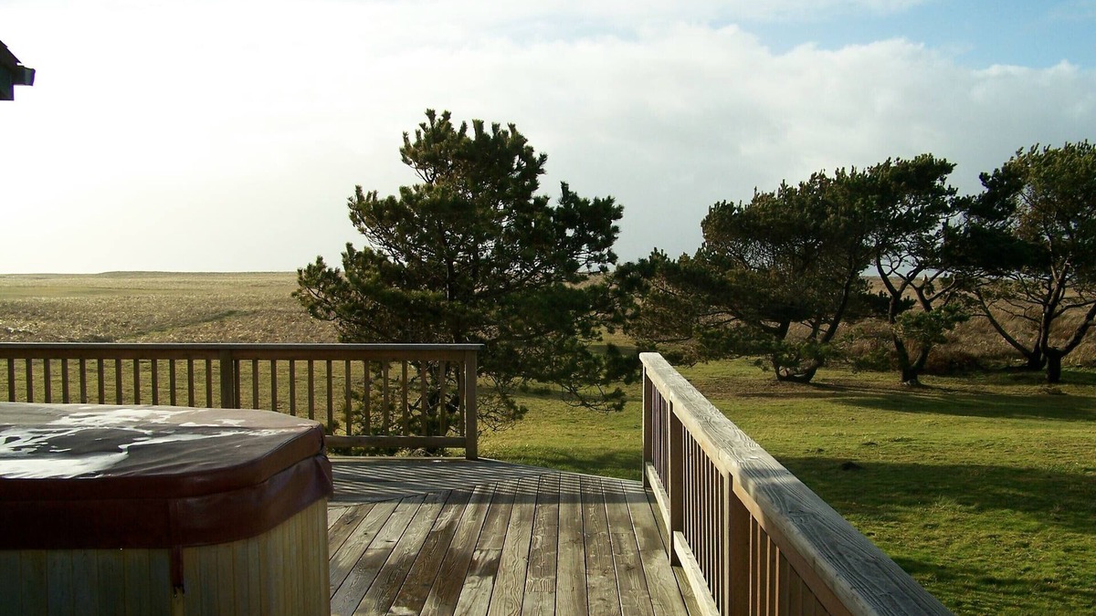 Surf Pines House | Quiet Oceanfront Cottage