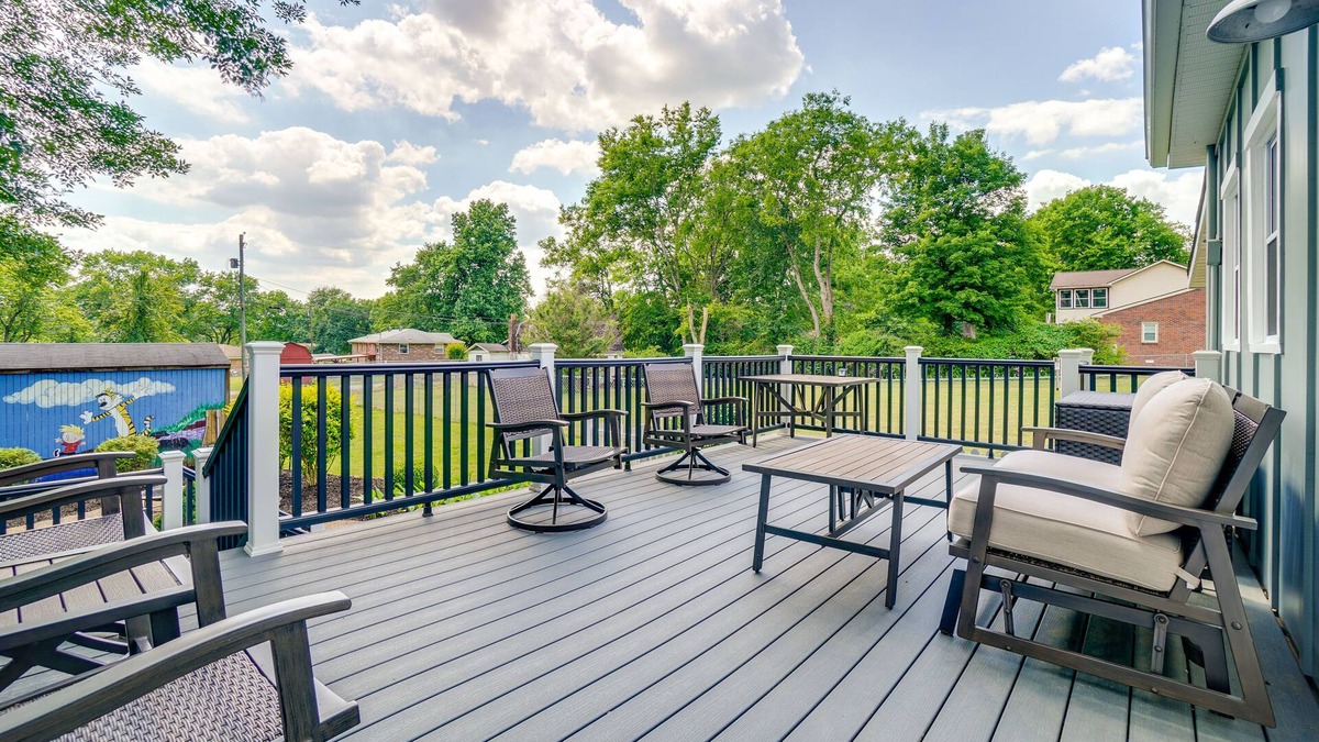 Lakewood House | Quiet Old Hickory Home Rental w/Deck