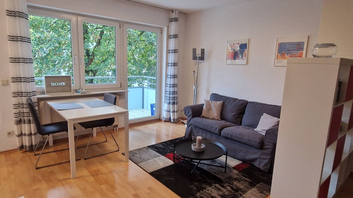 Weinheim Apartment | Quiet one-room apartment with equipped kitchen and shower room - with balcony