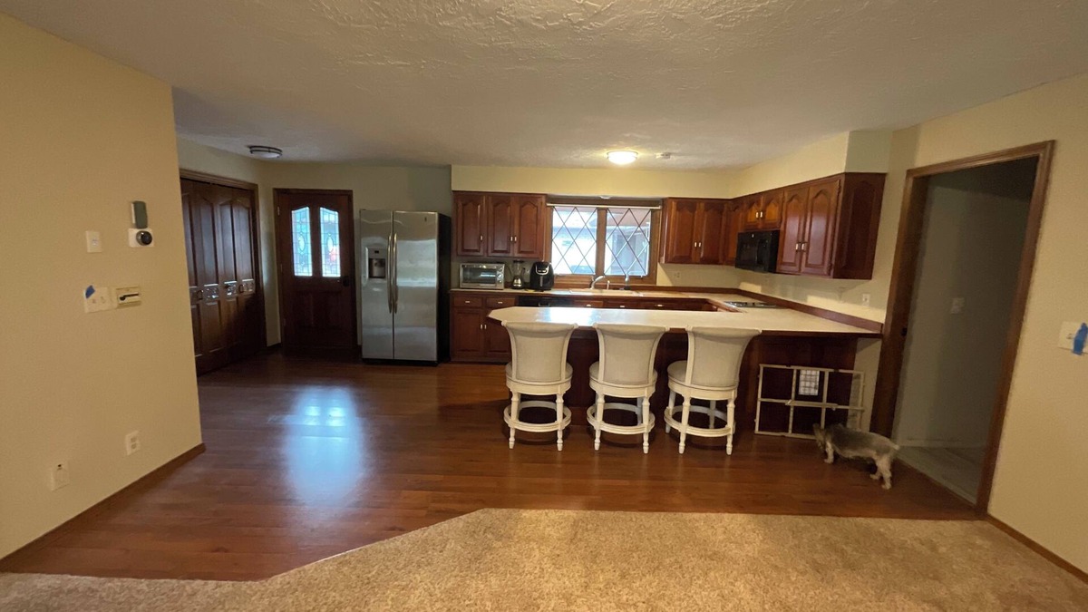 Bone Apartment | Quiet oversized 1 bedroom apartment in the Countryside. Close to National Parks.