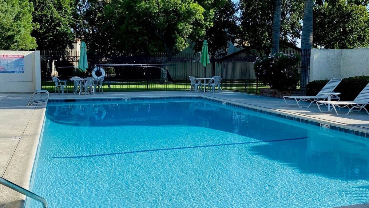 Greenacres House | Quiet Paradise in SW Bakersfield - Extended Stay