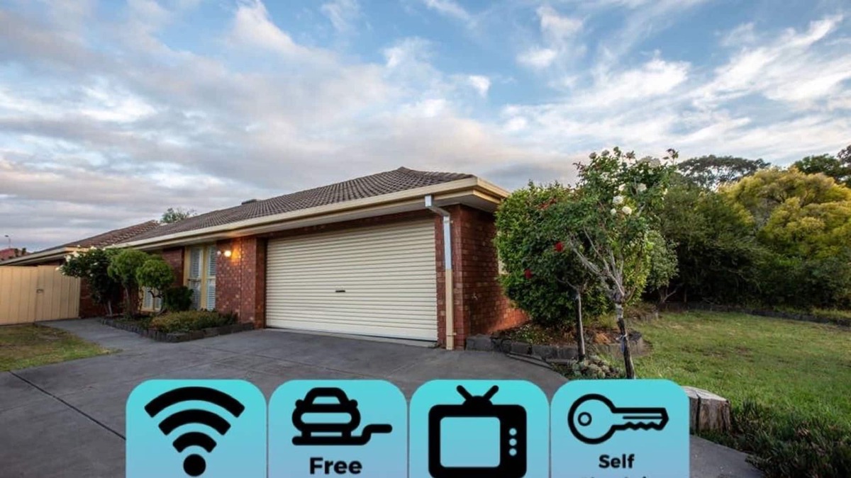 Keilor Downs House | Quiet & Peaceful 3bed2bath HOME @Keilor Downs