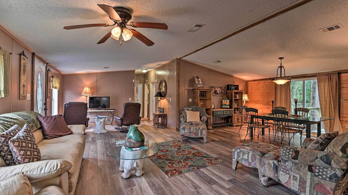Silver Springs House | Quiet Pet-Friendly Silver Springs Escape!
